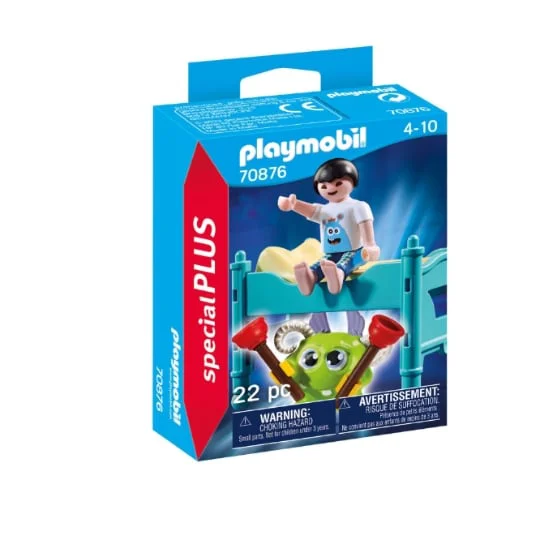 Figurine enfant avec petit monstre