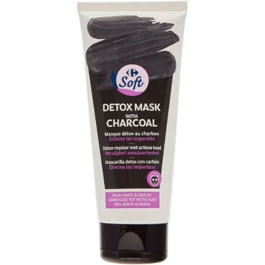 Masque détox au charbon