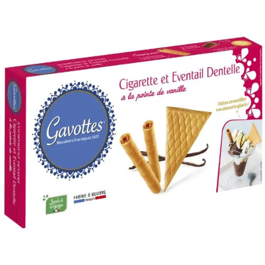 Assortiment dessert cigarette et éventail dentelle à la pointe de vanille