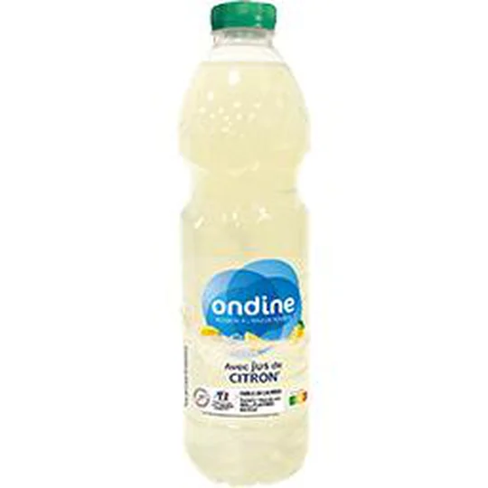 Boisson à l'eau de source avec jus de citron