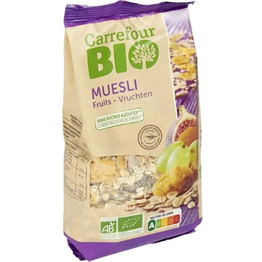 Muesli fruits mélange de flocons de céréales et de fruits secs Bio